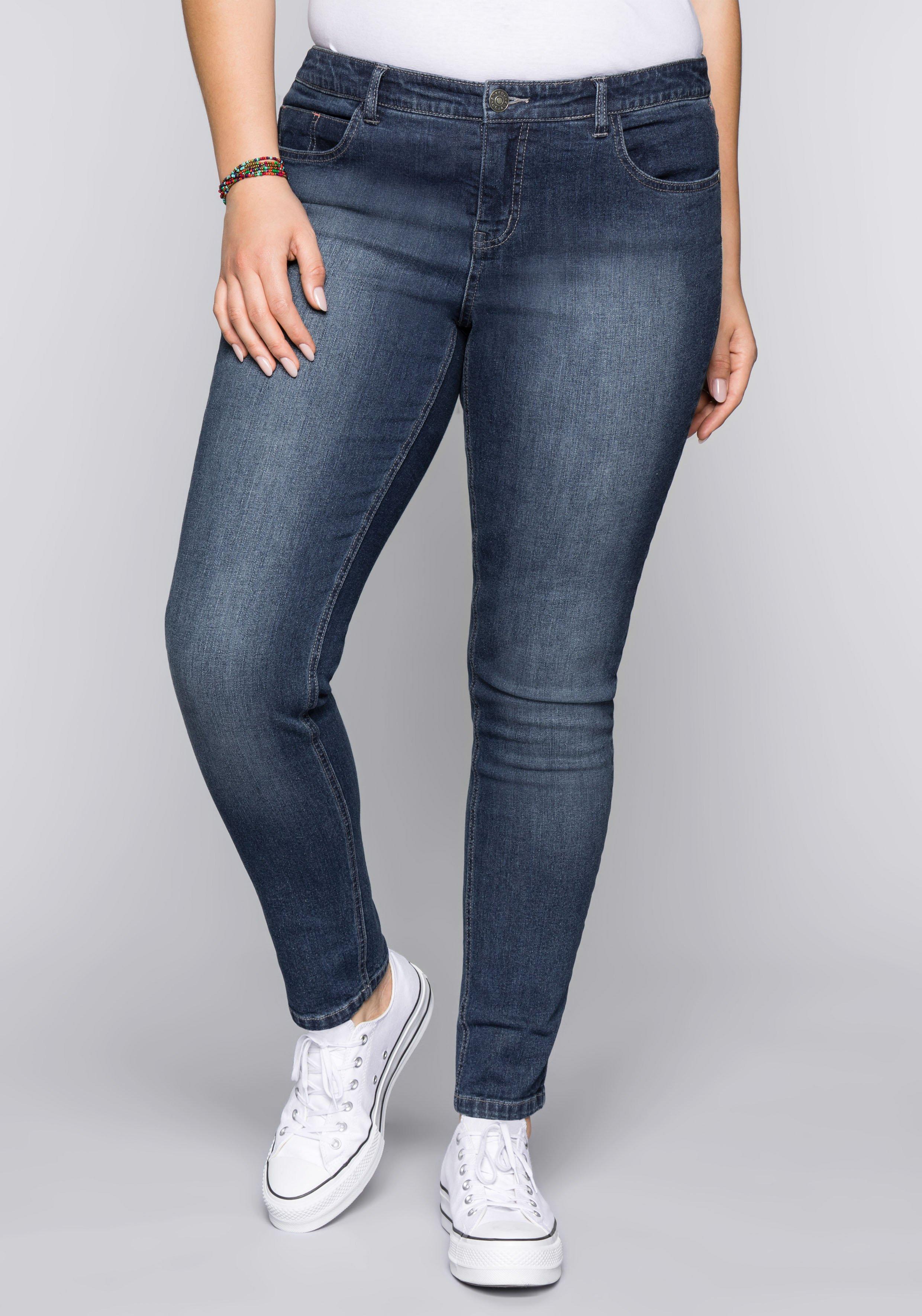 Schmale Stretch-Jeans mit Waschung sheego - dark blue Denim 