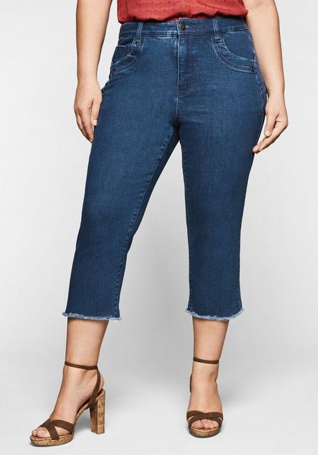 Slim Fit Jeans in 3/4-Länge, mit Fransen am Saum - blue Denim - 40