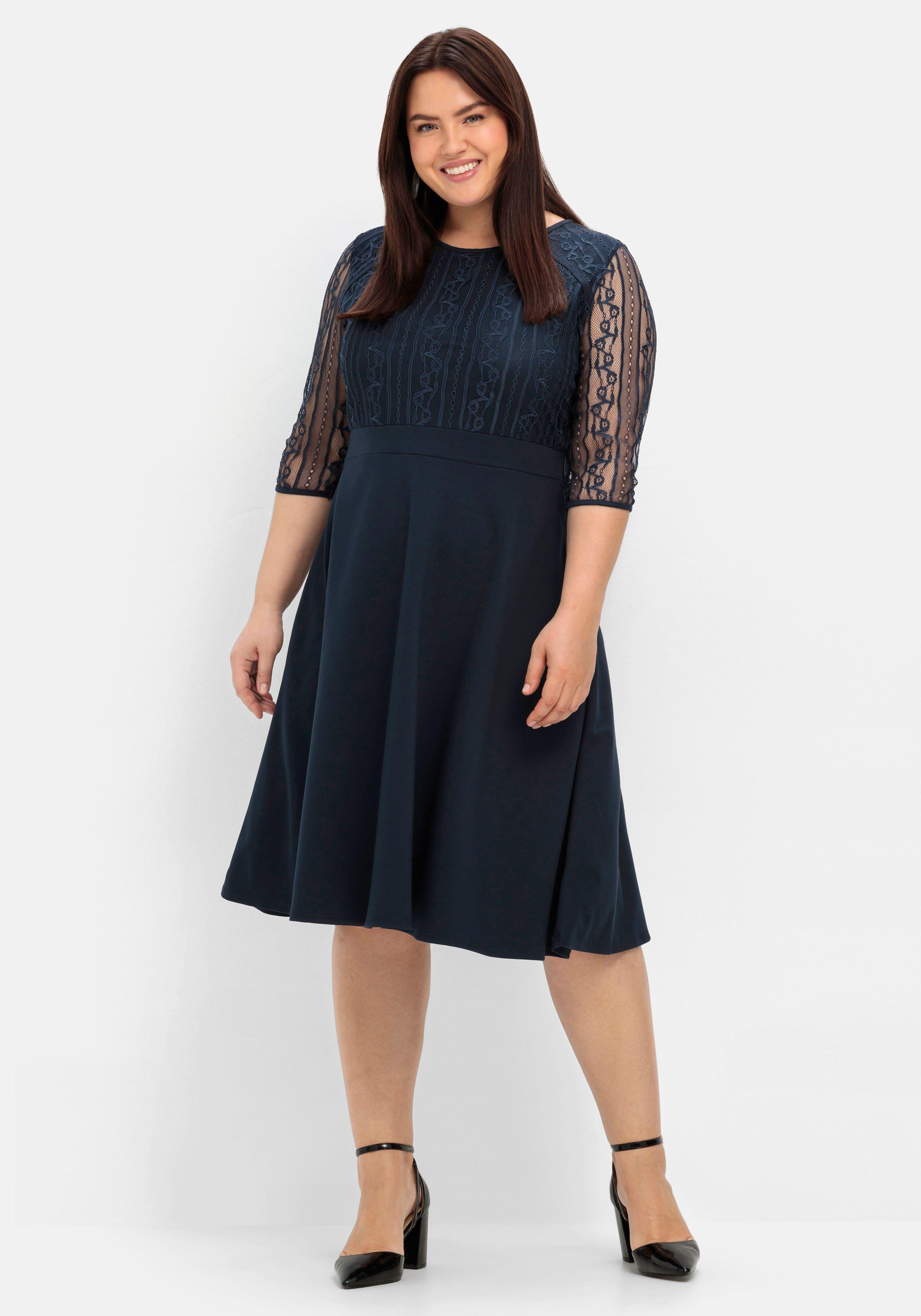 Sonderangebotskatalog Cocktailkleid mit floraler - nachtblau Chiffon-Ärmeln sheego und | Spitze