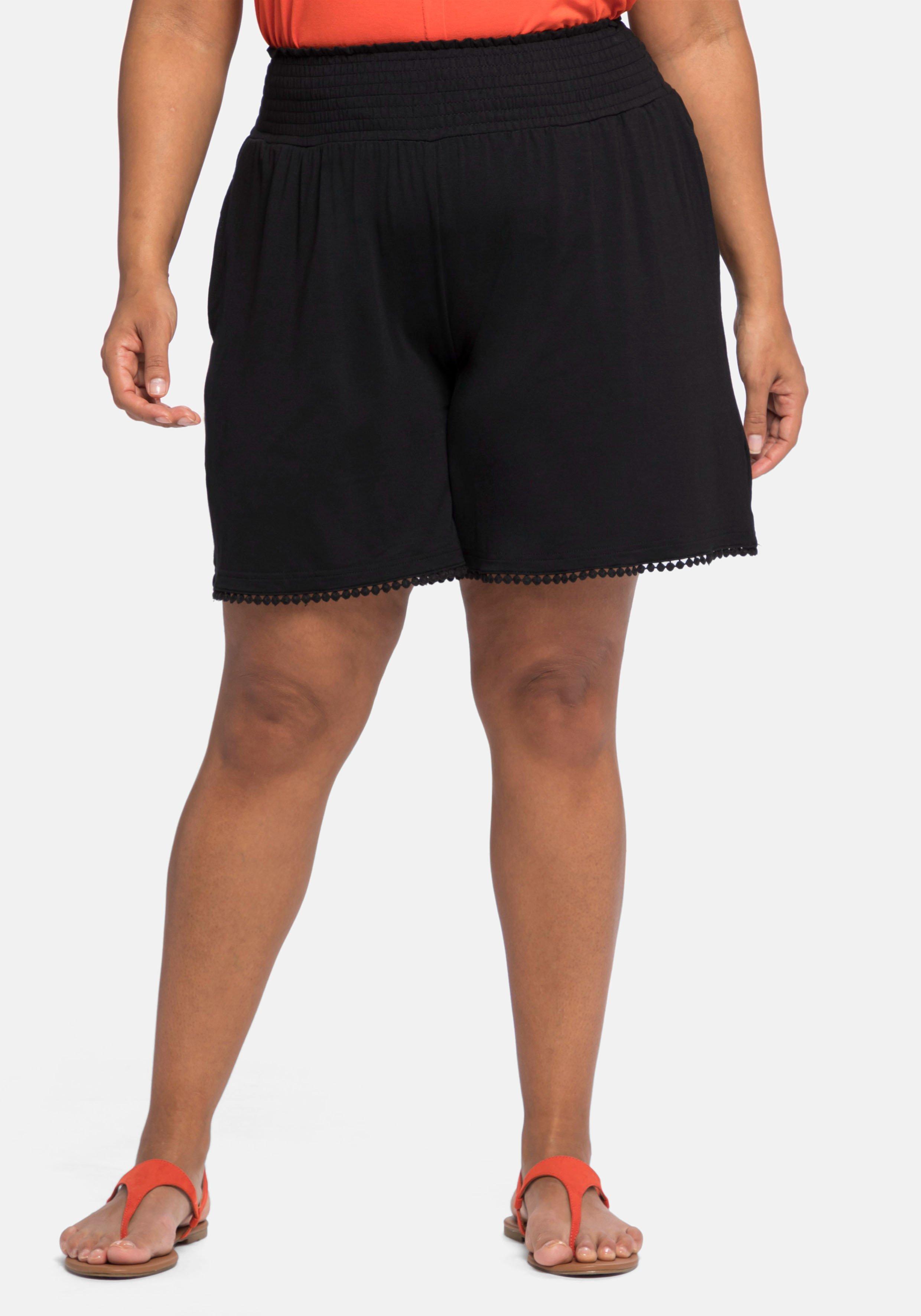 sheego Jerseyshorts mit Smokbund und Häkelspitze - schwarz sheego