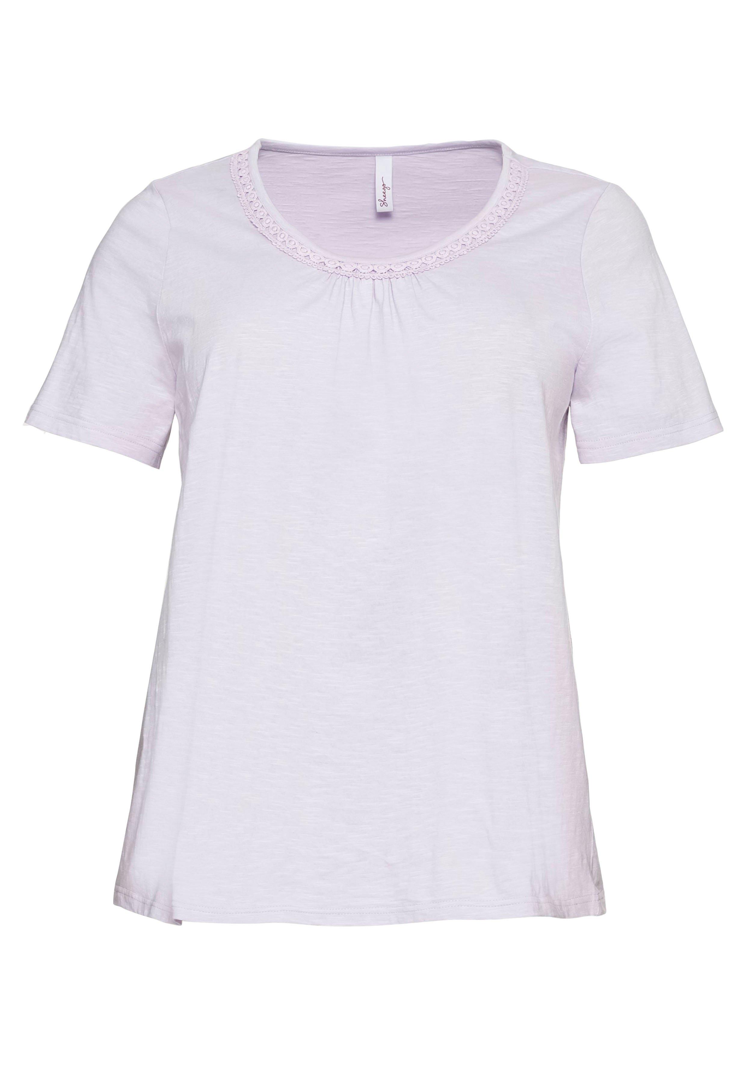T-Shirt mit Spitze an Ärmeln und Schulternaht - lavendel | sheego | V-Shirts