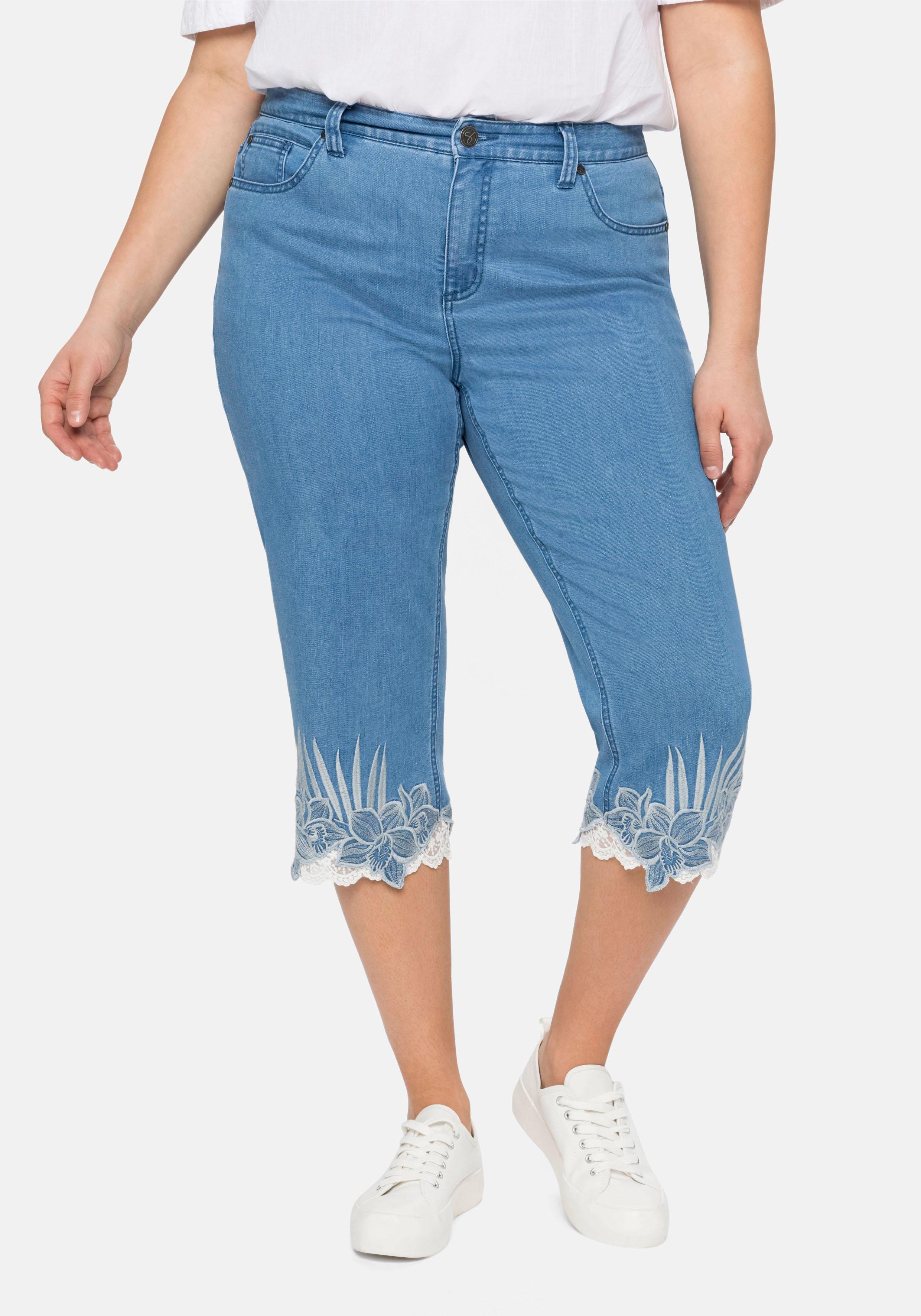 sheego 3/4-Jeans mit Stickerei und Spitze am Saum - light blue Denim sheego