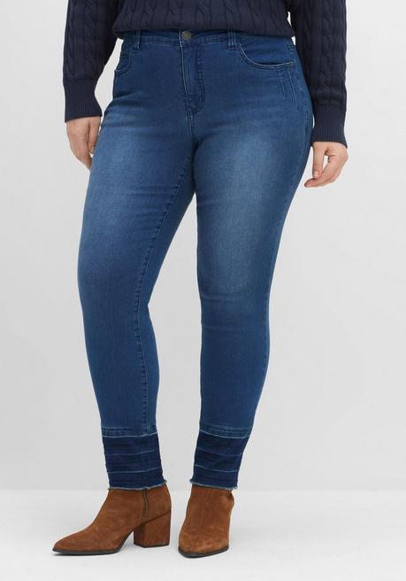 Schmale Jeans mit Kontrastsaum und Crinkle-Effekt - blue Denim - 40