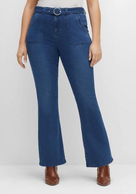 Bootcut-Jeans mit Stoffgürtel und markanten Taschen - dark blue Denim - 40