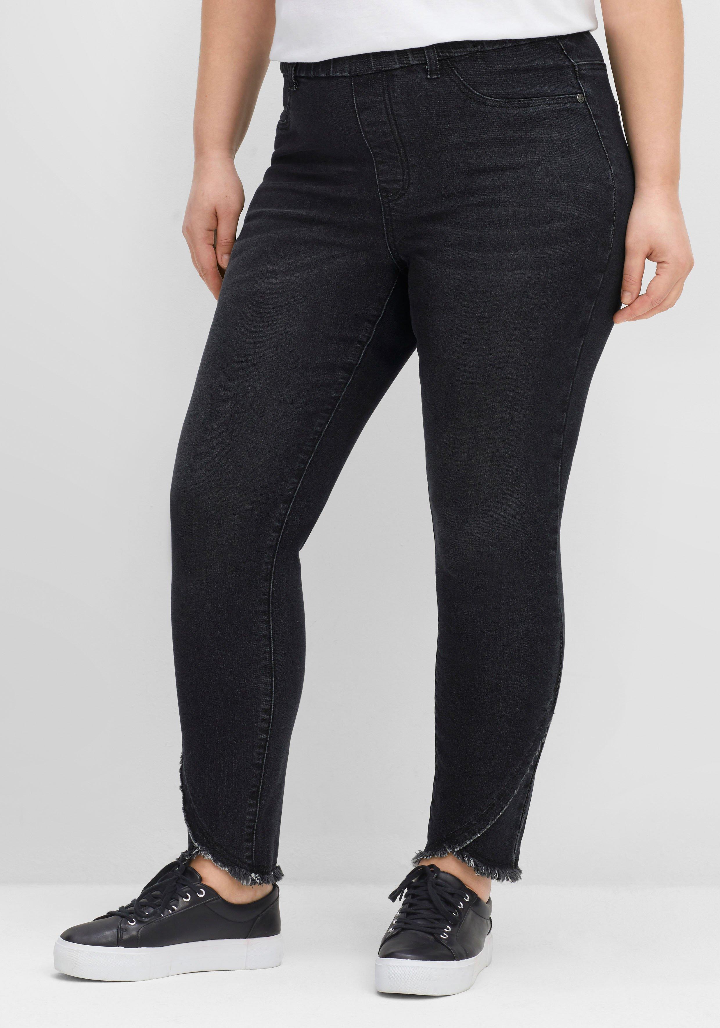 sheego Schmale Jeans mit Gummibund und Fransensaum - black Denim sheego