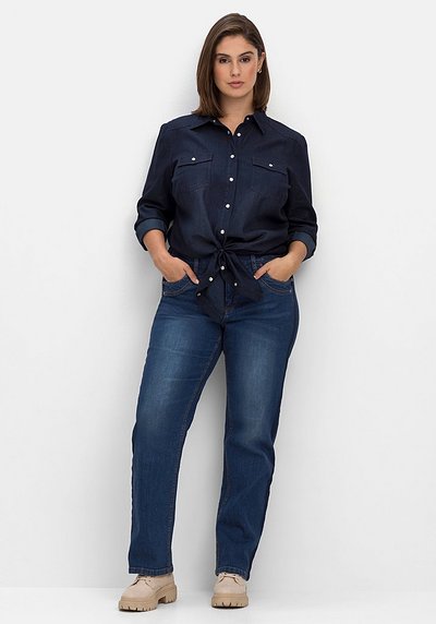 Jeansbluse mit Knopfleiste und Brusttaschen - dark blue Denim | sheego