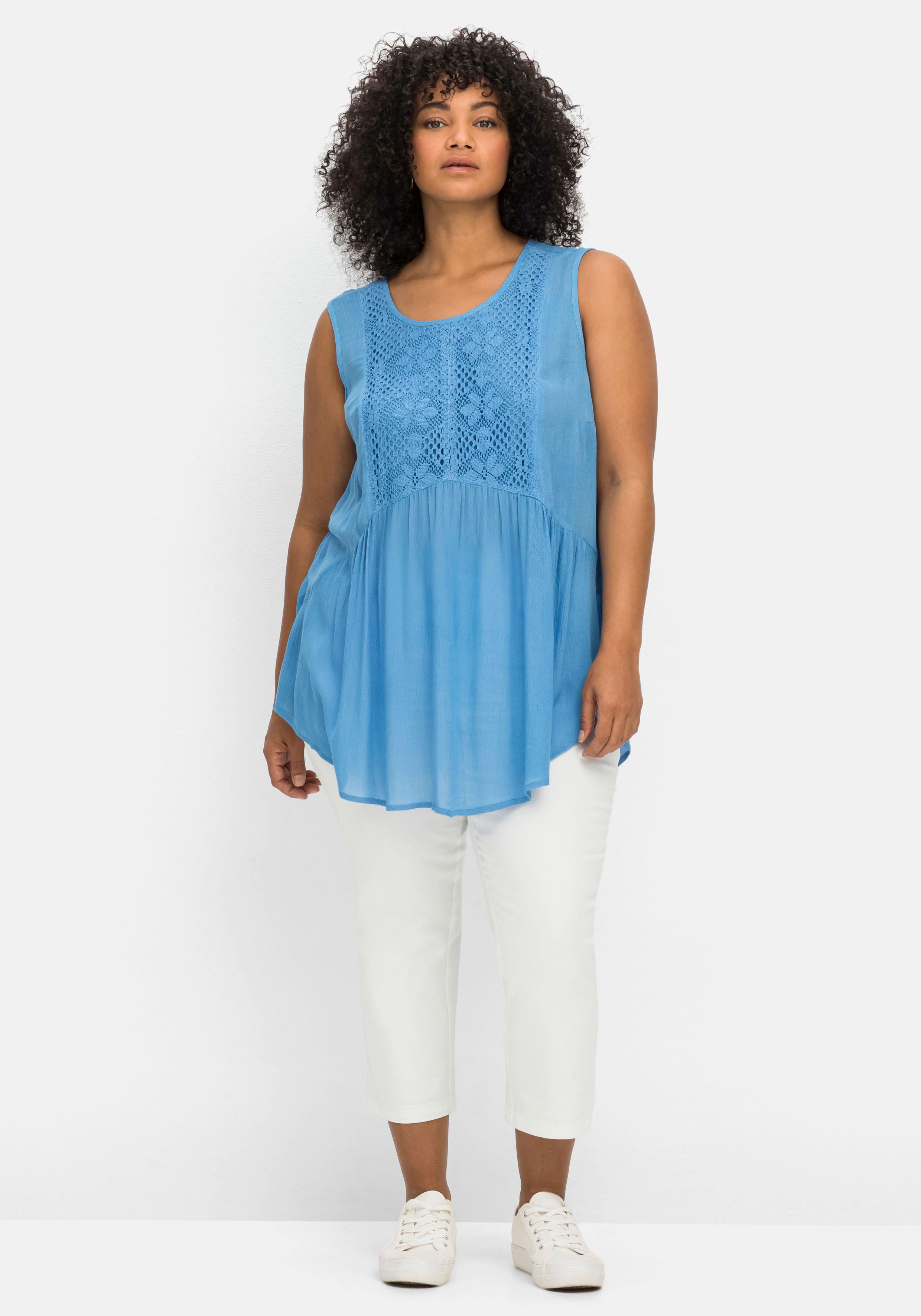 sheego by Joe Browns Top mit Crochet-Spitze und Zipfelsaum - azurblau sheego