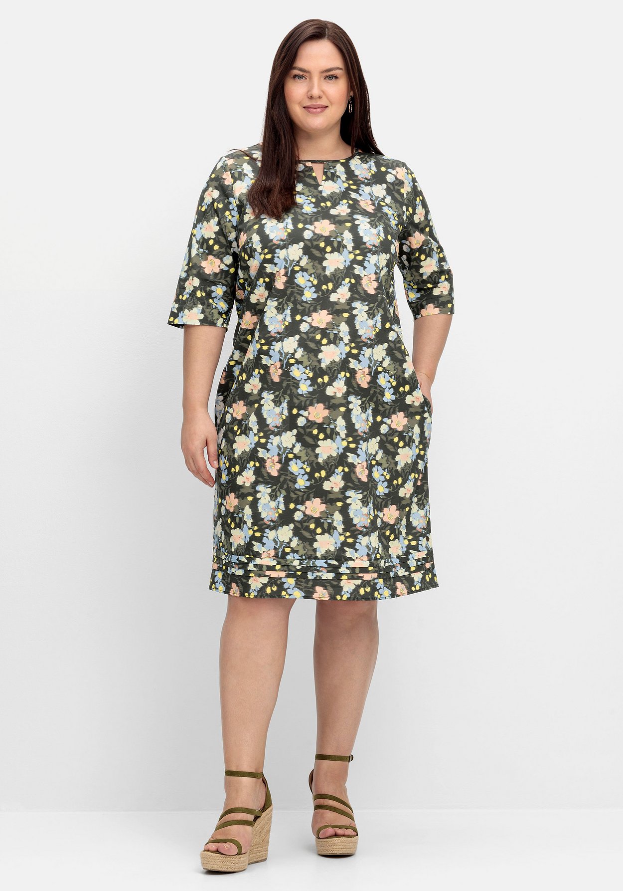 Kleid mit 3/4-Arm und Blumenprint - dunkeloliv gemustert | sheego
