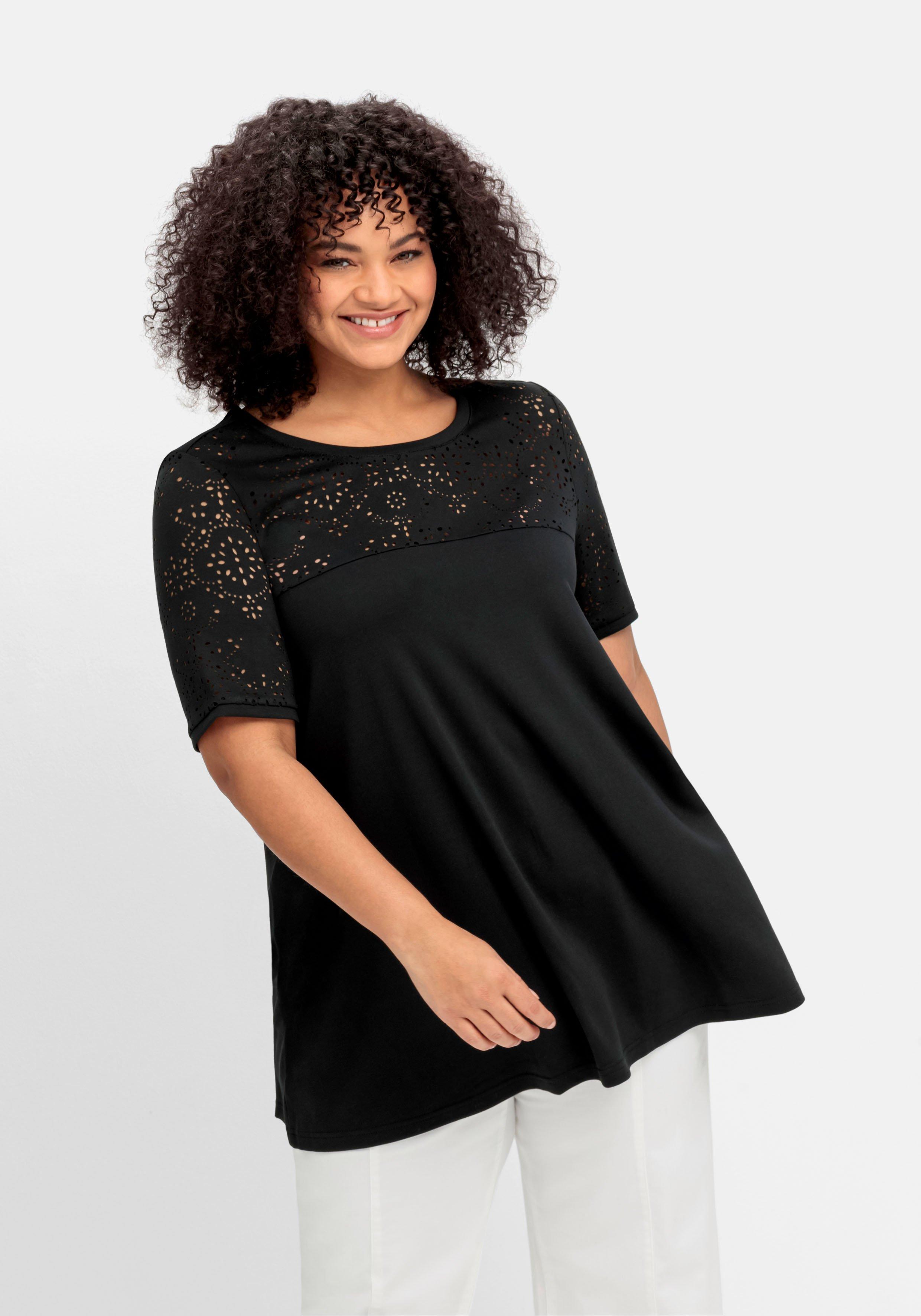 sheego Shirt mit Lasercut-Muster, in A-Linie - schwarz sheego