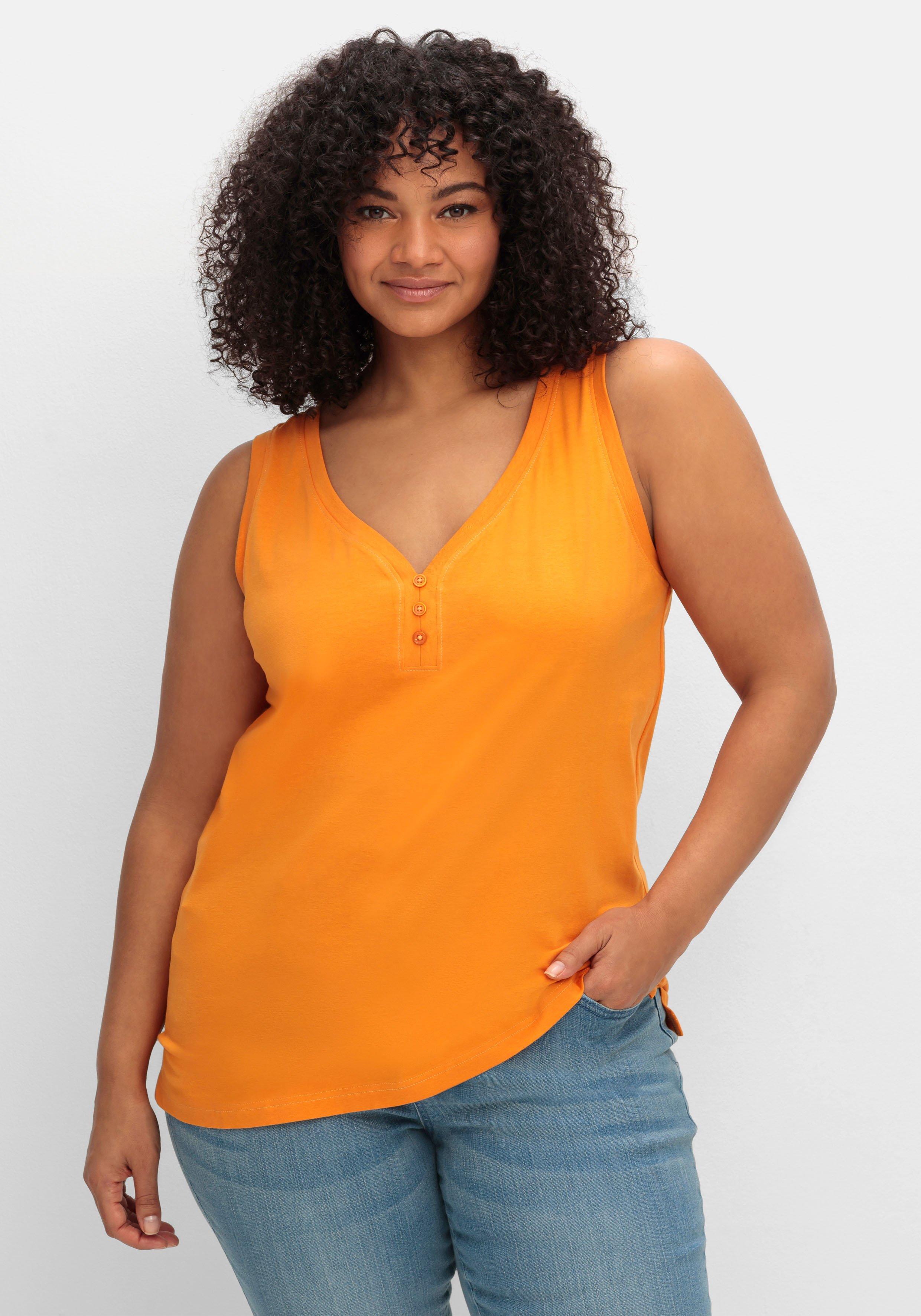 sheego Tanktop mit V-Ausschnitt und Zierknopfleiste - orange sheego