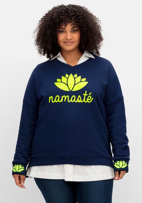 Sweatshirt mit V-Ausschnitt und Yoga-Frontdruck - blau bedruckt - 44