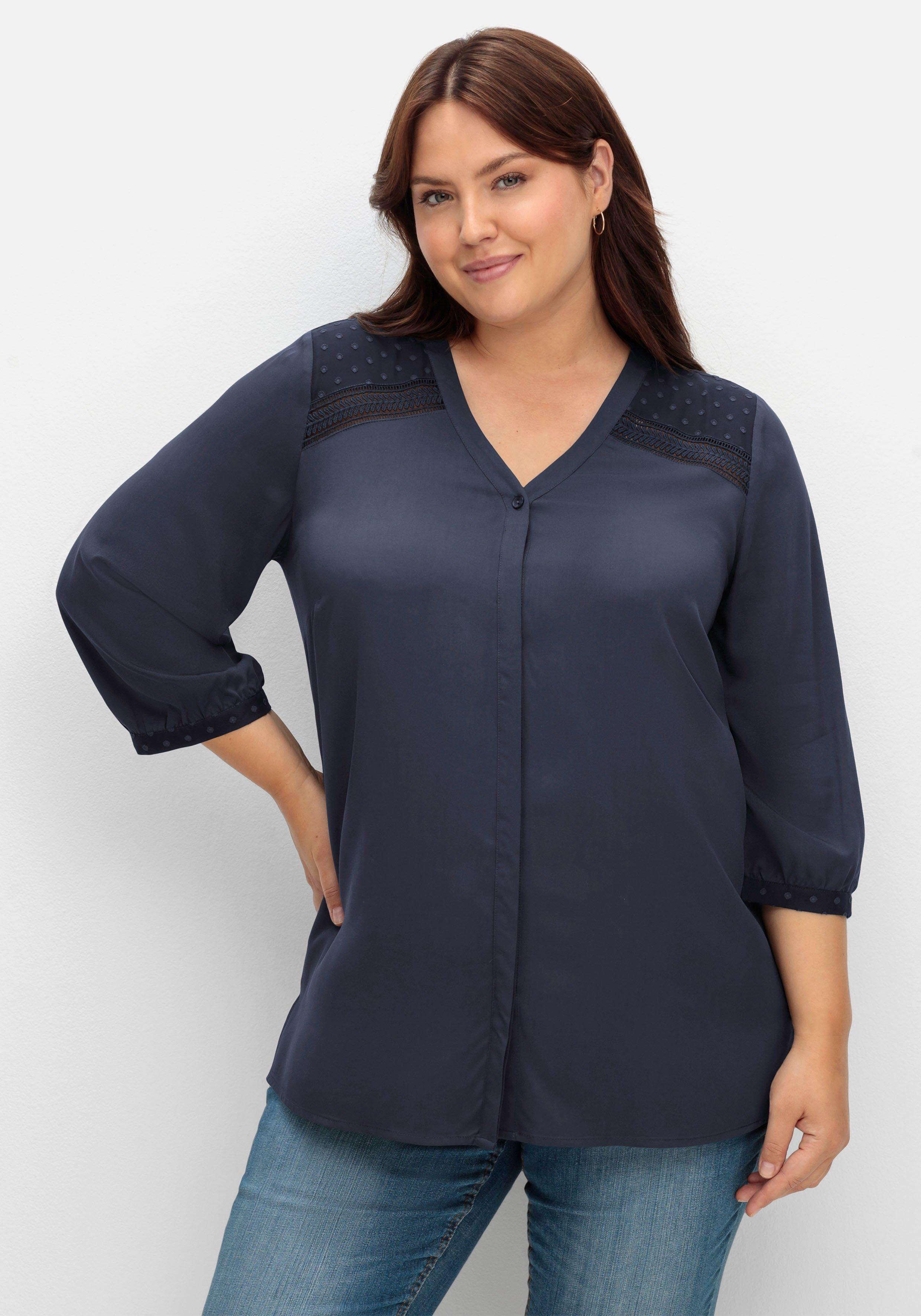 sheego Bluse mit Chiffonpasse und Häkeldetails - nachtblau sheego