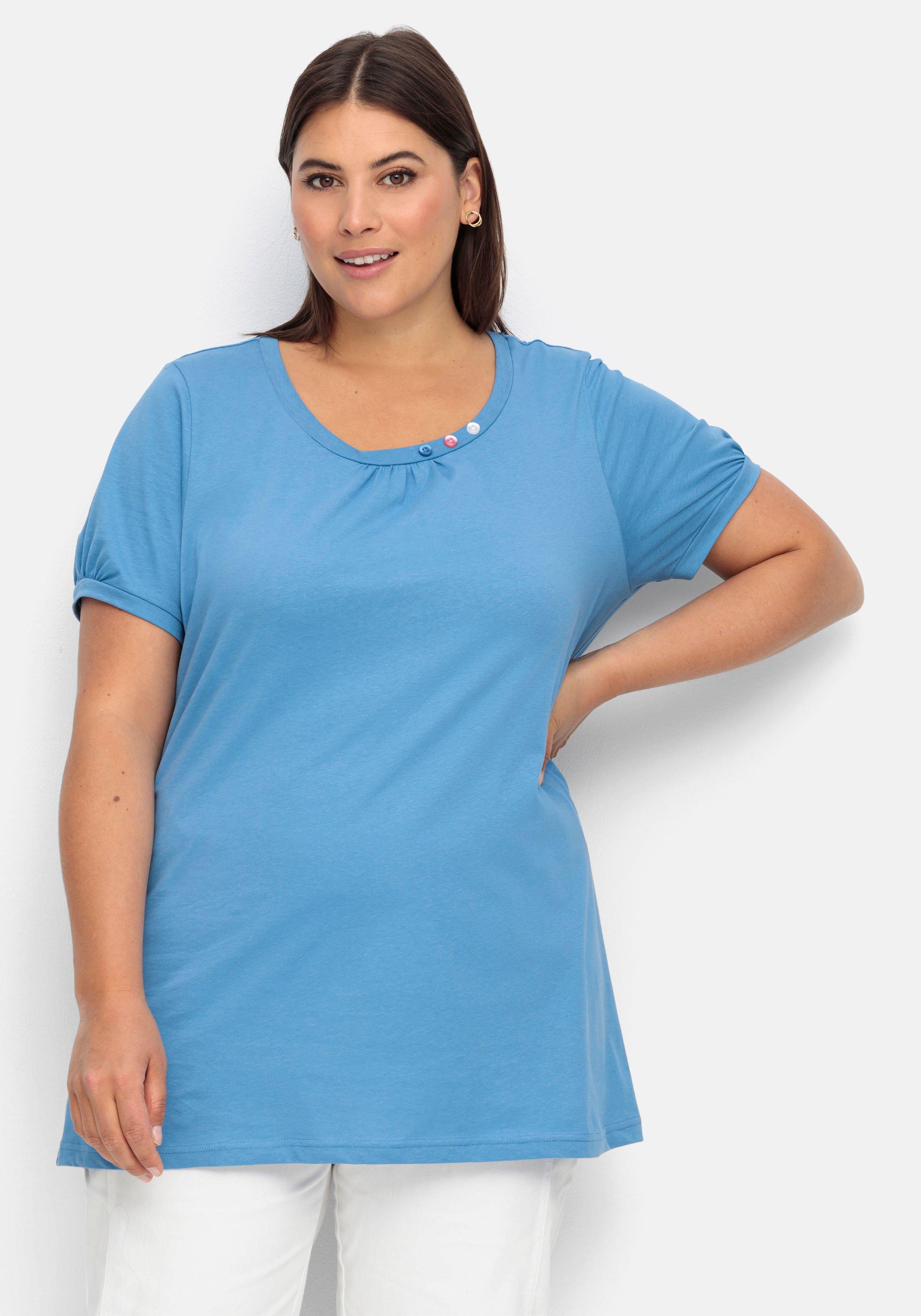 sheego Longshirt mit Zierknöpfen am Ausschnitt - mittelblau sheego