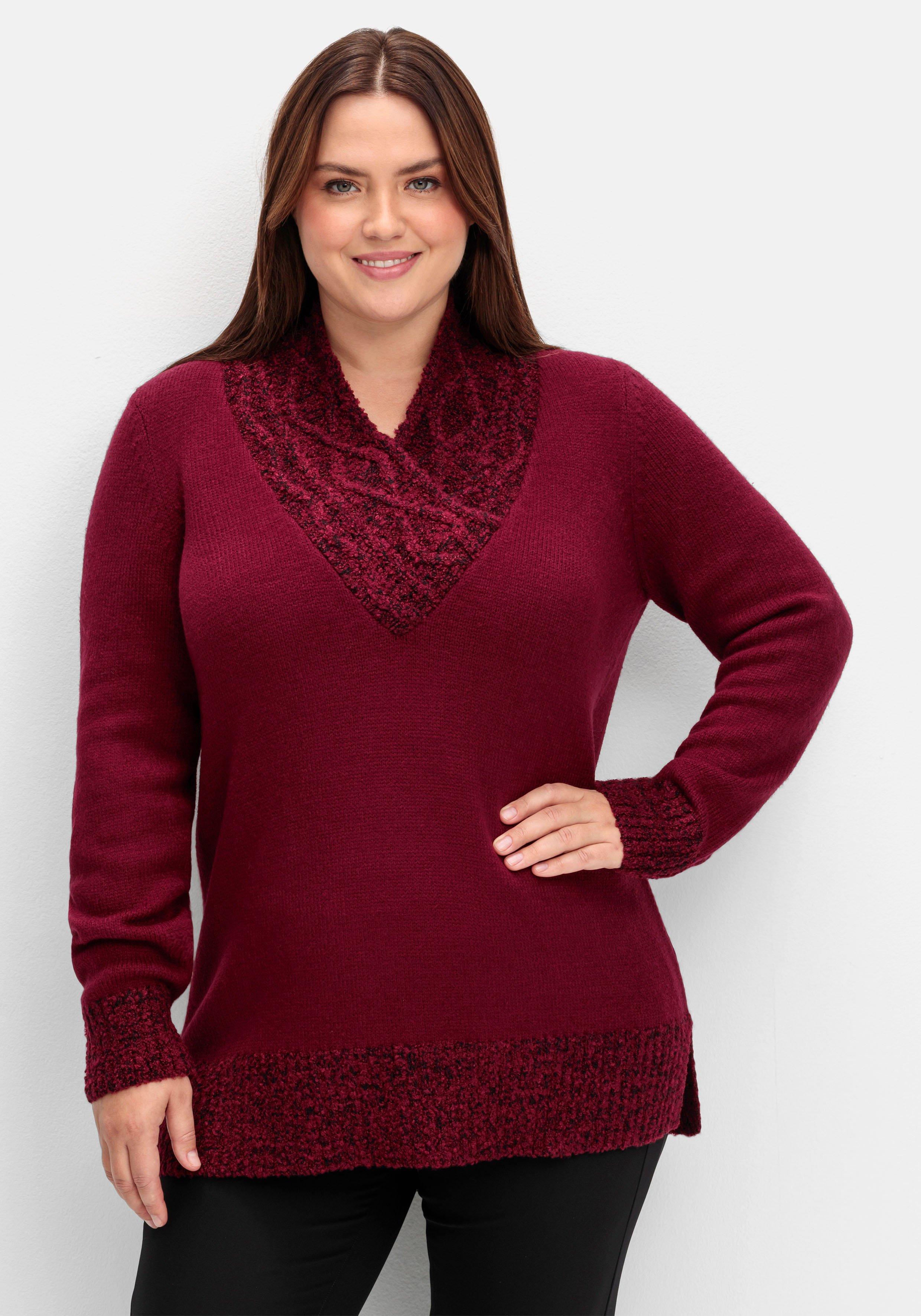 sheego Pullover mit V-Ausschnitt und Bouclé-Details - weinrot meliert sheego