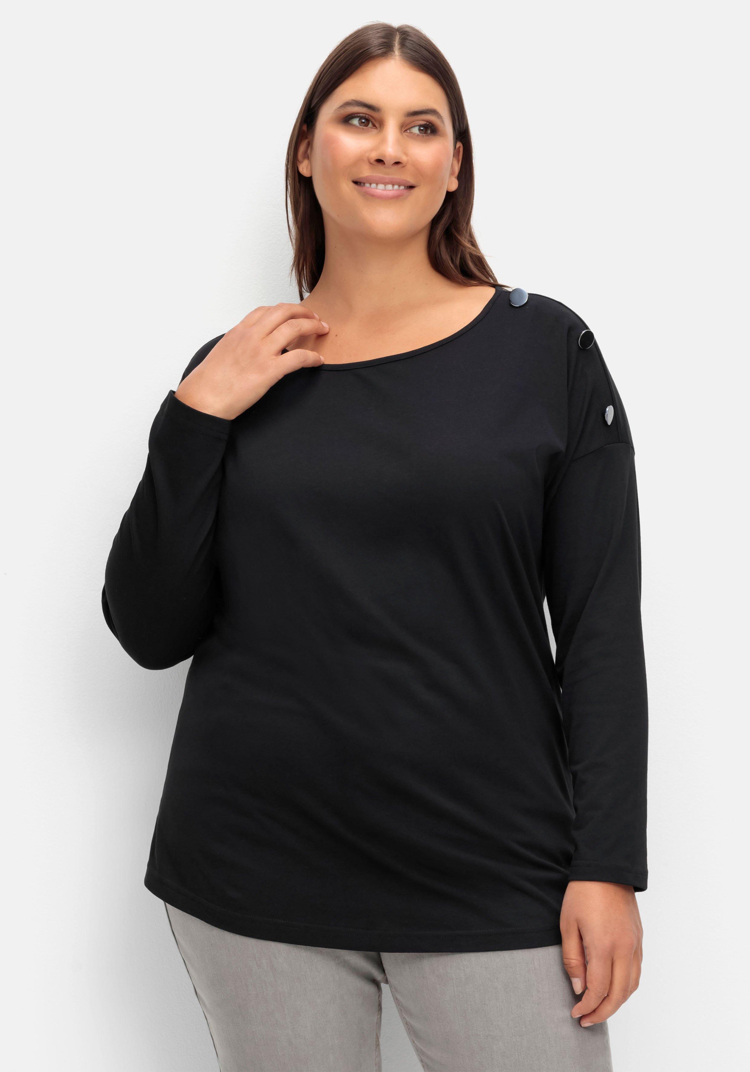 sheego Langarmshirt mit Schmuckknöpfen auf der Schulter - schwarz sheego