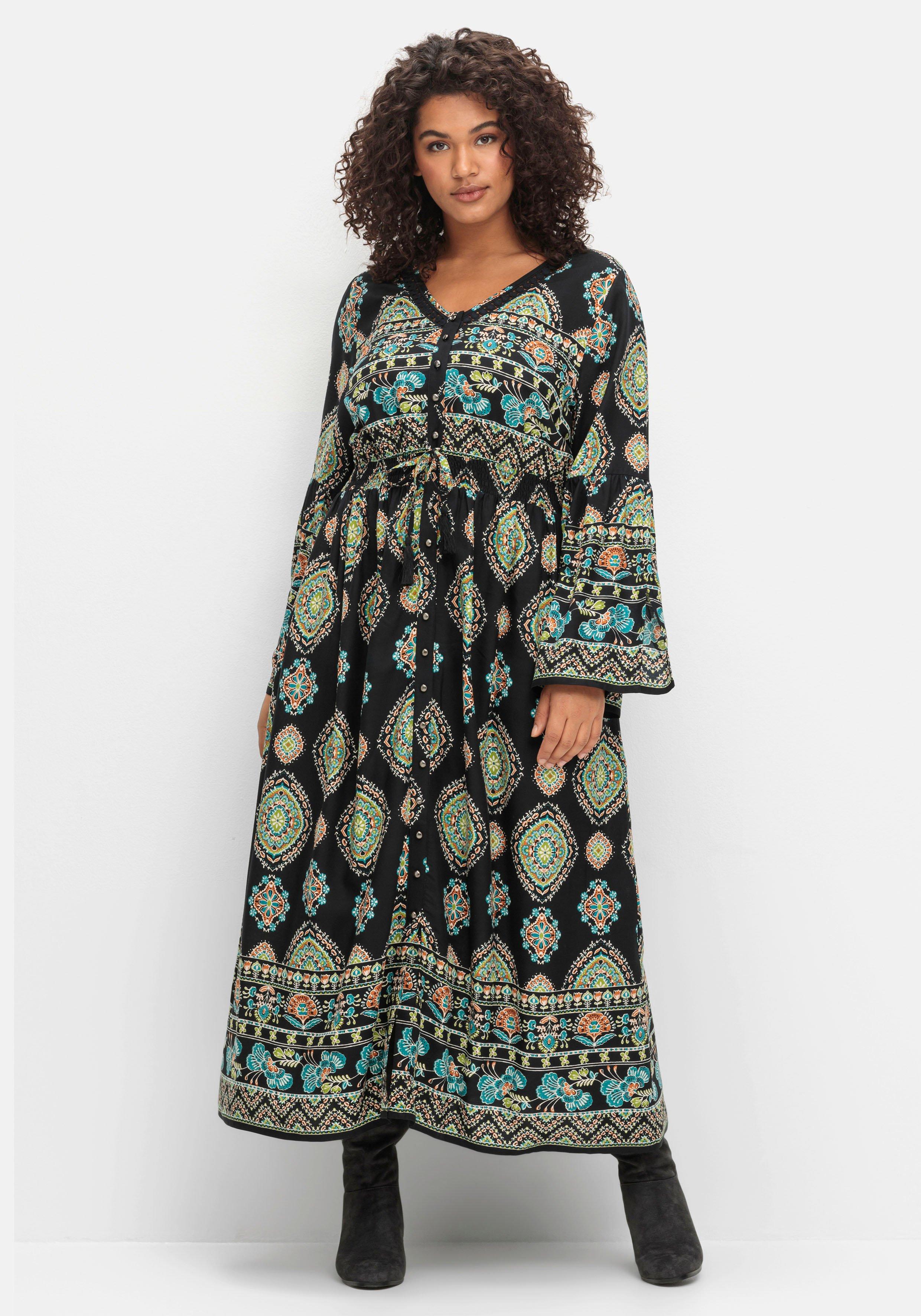 große größen: maxikleid im boho-stil, mit trompetenärmeln, schwarz gemustert, gr.40-58