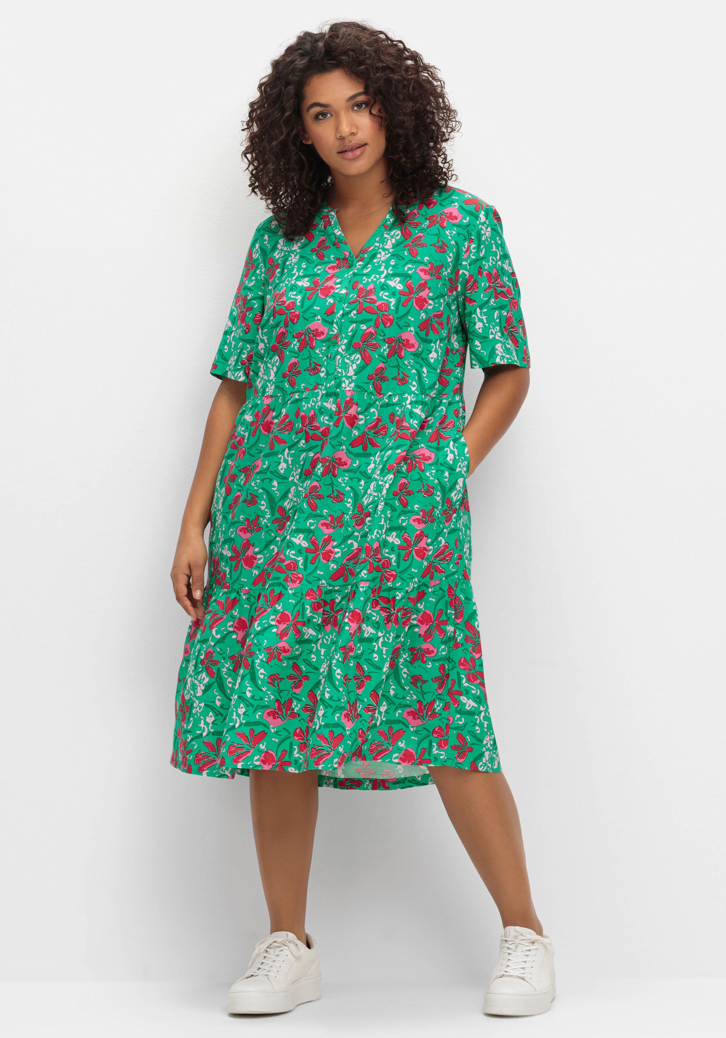 sheego Kleid mit floralem Alloverprint und Seitentaschen - blattgrün gemustert sheego