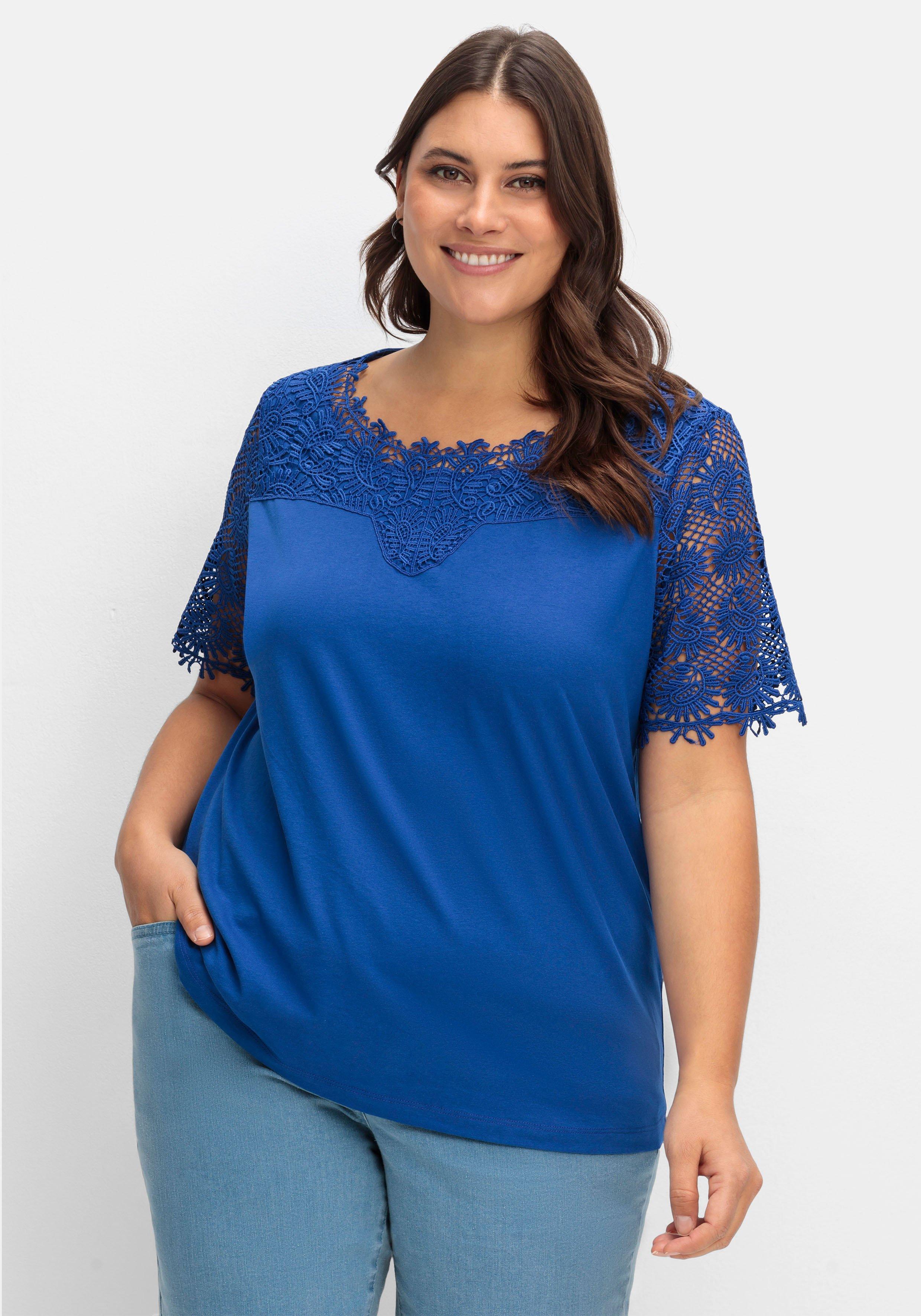 sheego Shirt mit transparentem Spitzenbesatz - royalblau sheego