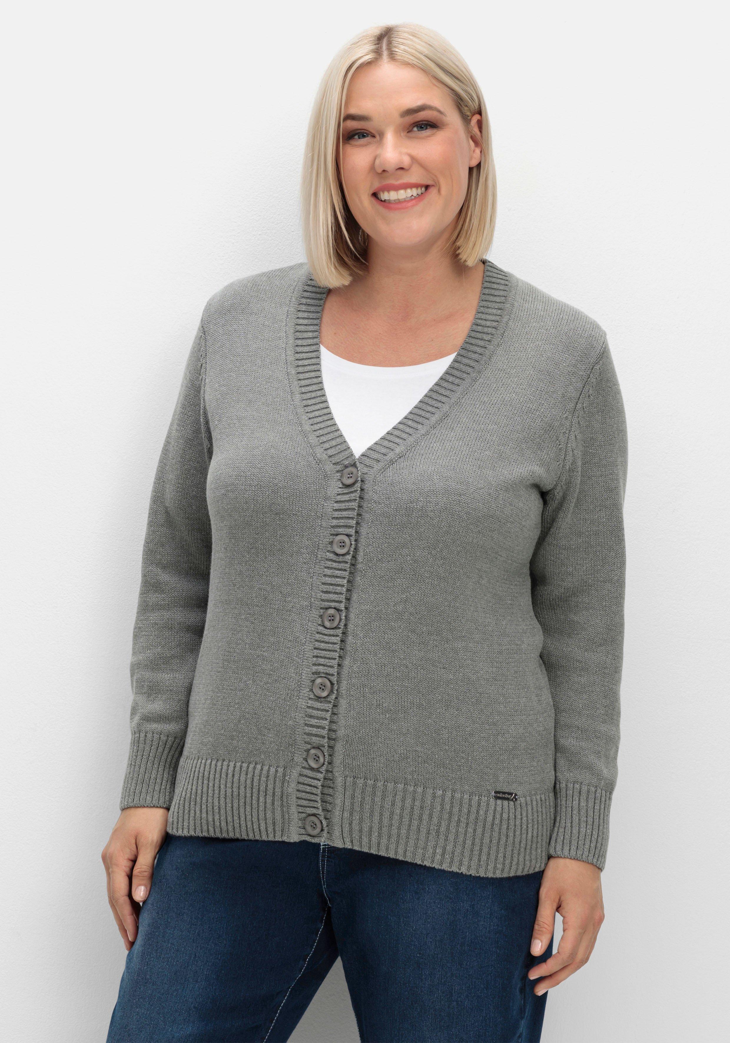 sheego Strickjacke mit V-Ausschnitt und Knöpfen, tailliert - grau sheego