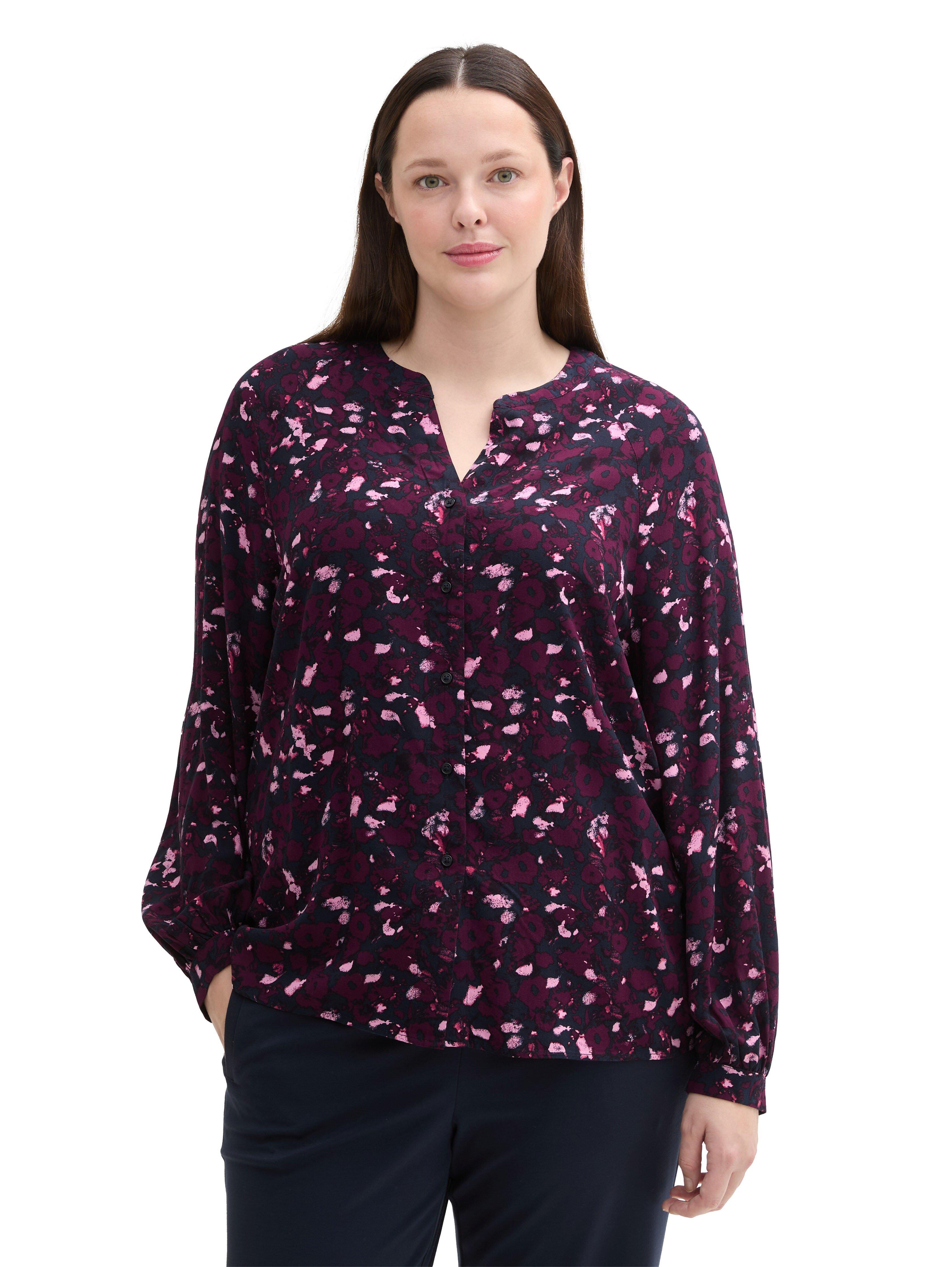 TOM TAILOR Plus Bluse mit V-Schlitz und Alloverprint - beere gemustert sheego